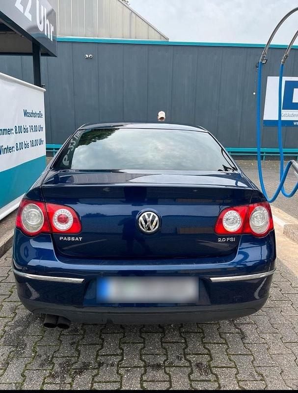 Second-hand VW Passat 150 CP (110 kW) 2005 Albastru Berlinǎ