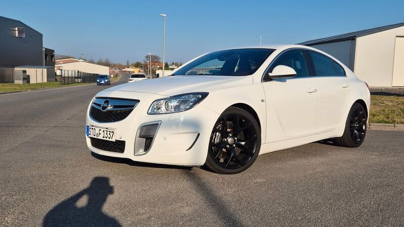 Weiß Gebraucht 2009 Opel Insignia OPC Limousine | 12.499 € - Bild 1/4