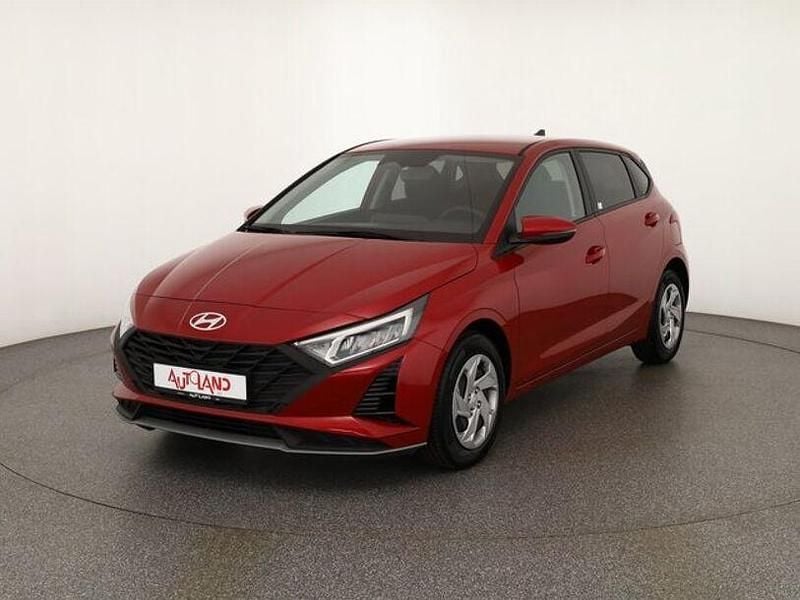 Neu Hyundai i20 79 PS (58 kW) 2025 Rot Limousine