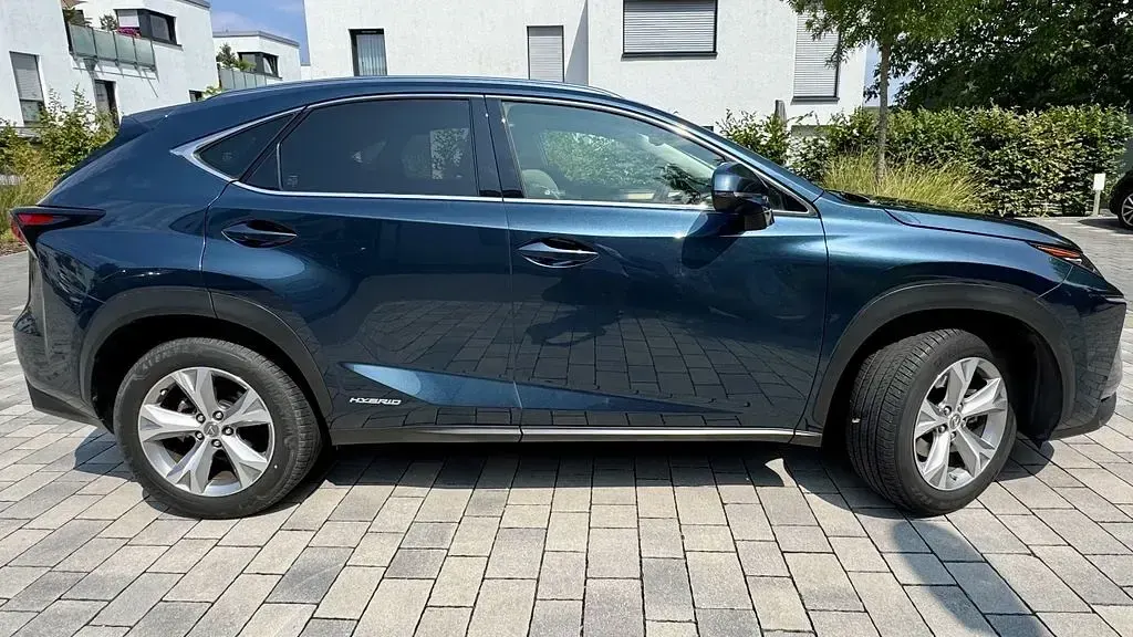 Gebraucht Lexus NX300h 155 PS (114 kW) 2015 Blau SUV