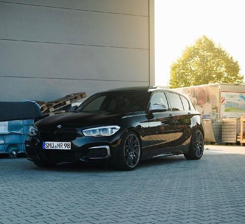 Schwarz Gebraucht 2015 BMW M135 M Performance Kleinwagen | 28.500 € (Fairer Preis) - Bild 1/4