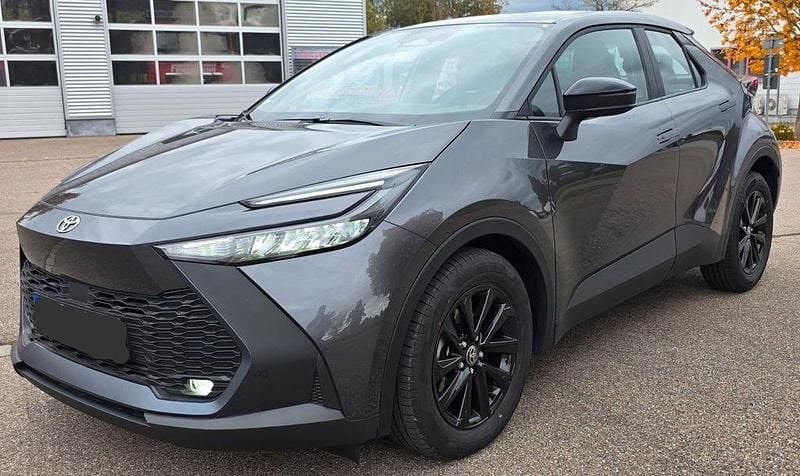 Grau Gebraucht 2025 Toyota C-HR Business Edition SUV | 27.350 € - Bild 1/4