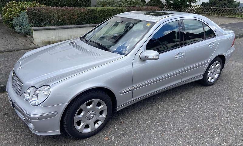 Grau Gebraucht 2005 Mercedes C180 Elegance Limousine | 9.500 € - Bild 1/4