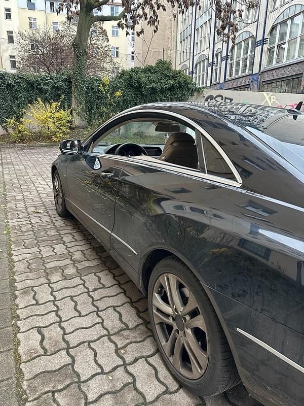 Gebraucht Mercedes E350 231 PS (169 kW) 2009 Schwarz Coupé