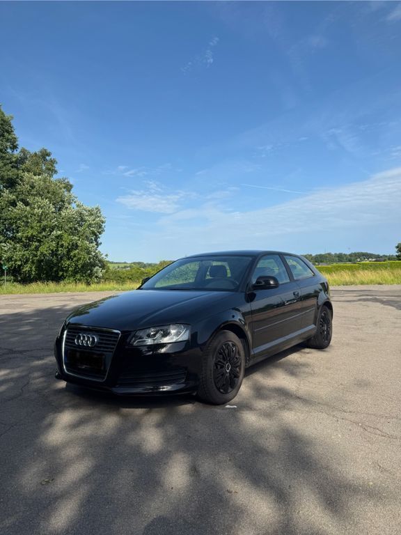 Schwarz Gebraucht 2010 Audi A3 Ambiente Limousine | 4.999 € (Fairer Preis) - Bild 1/4
