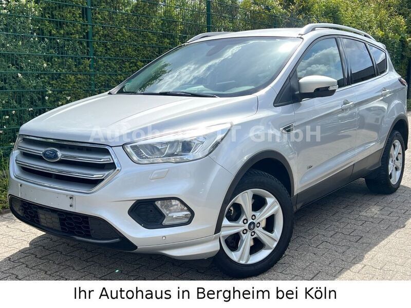 Silber Gebraucht 2017 Ford Kuga Titanium SUV | 9.950 € (Teuer) - Bild 1/4