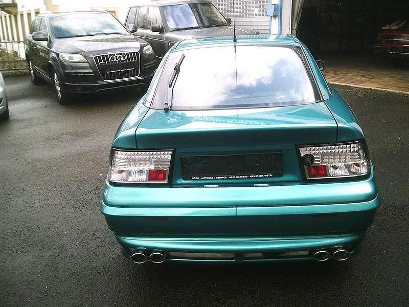 Gebraucht Opel Calibra 116 PS (85 kW) 1992 Caribik blau met Coupé