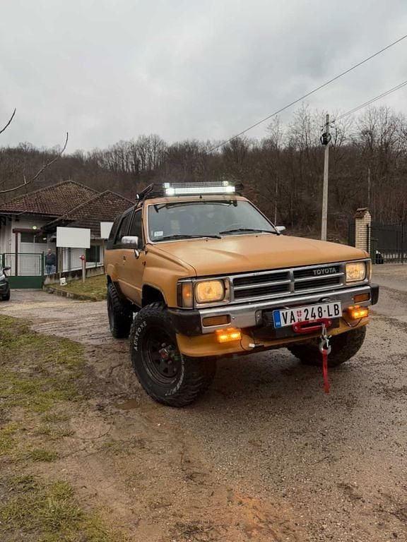 Gelb Gebraucht 1988 Toyota 4 Runner SUV | 16.500 € - Bild 1/4