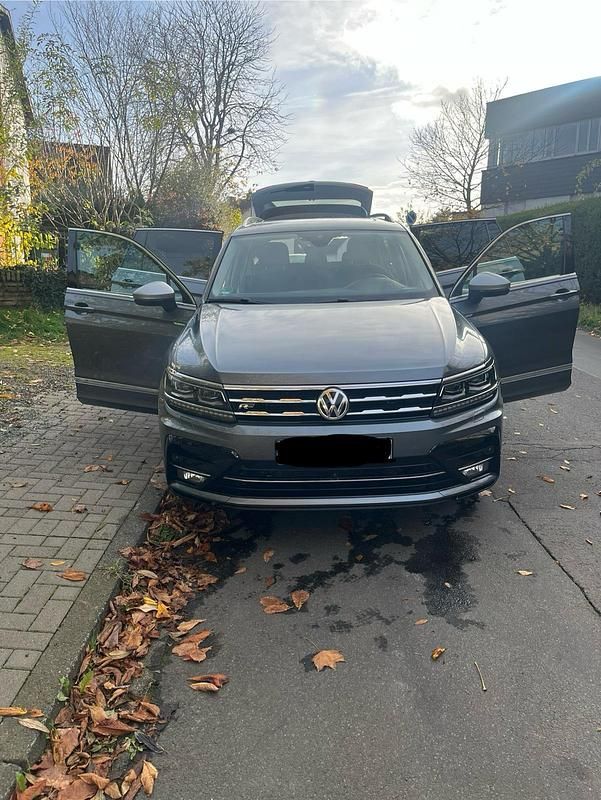 Grau Gebraucht 2020 VW Tiguan Allspace SUV | 29.999 € (Teuer) - Bild 1/4