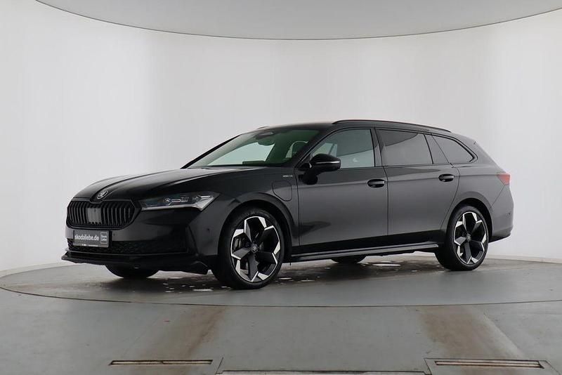 Gebraucht Skoda Superb SportLine 204 PS (150 kW) 2025 Ebony schwarz metallic Kombi