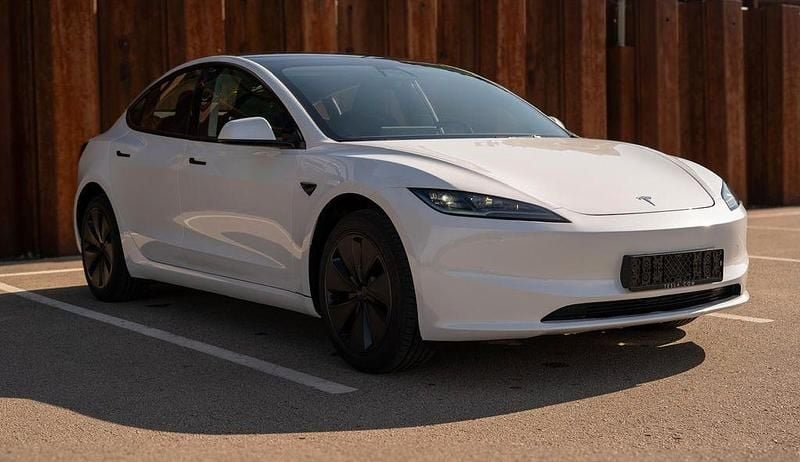Neu Tesla Model 3 Long Range RWD 224 kW (305 PS) 2025 Grau Limousine