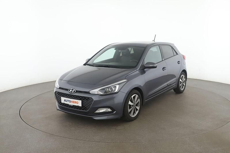 Grau Gebraucht 2016 Hyundai i20 Passion Limousine | 8.790 € (Fairer Preis) - Bild 1/3