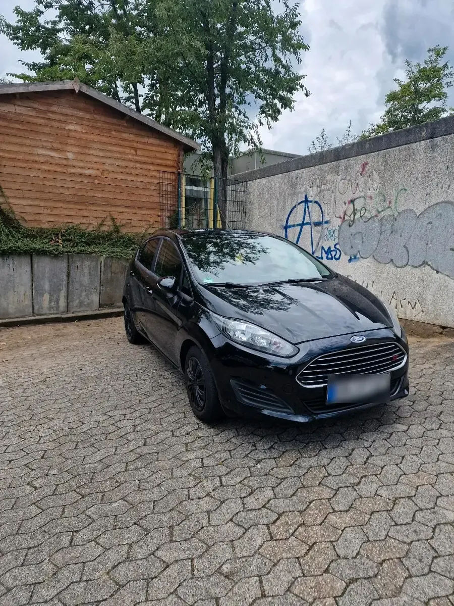 Gebraucht Ford Fiesta 96 PS (70 kW) 2015 Schwarz Kleinwagen