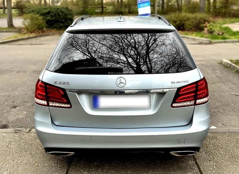 Gebraucht Mercedes E220 170 PS (125 kW) 2016 Grau Kombi