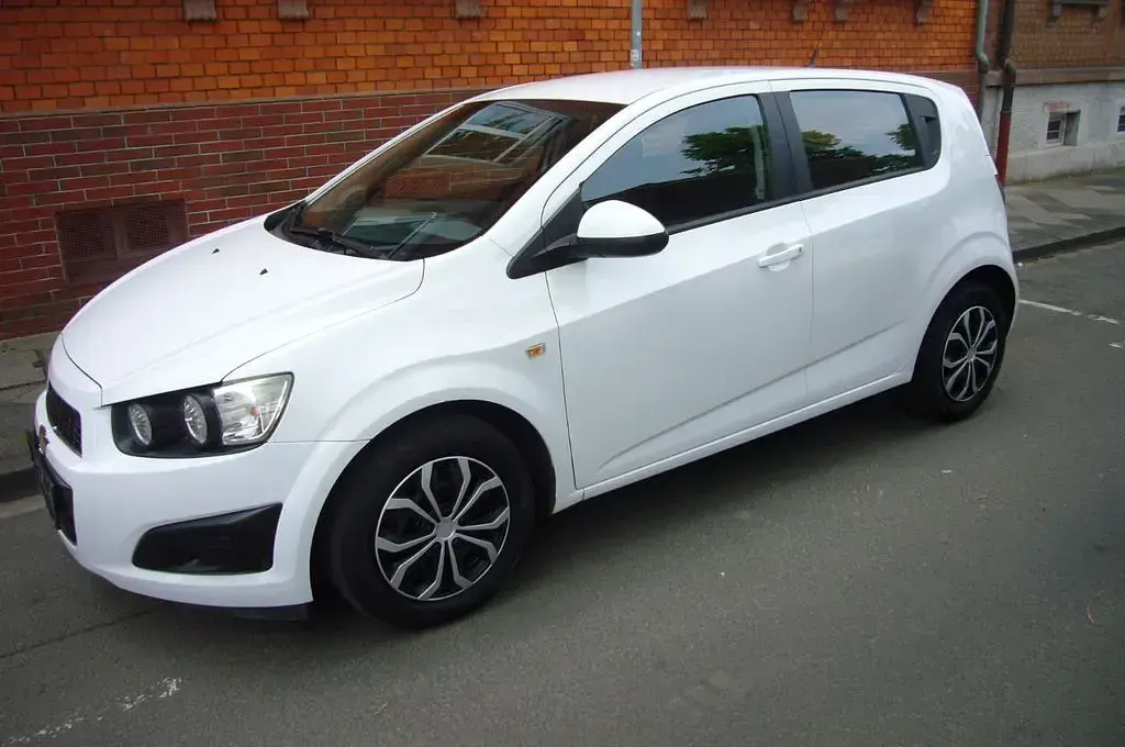 Używany Chevrolet Aveo 86 KM (63 kW) 2013 Biały Sedan/Limuzyna