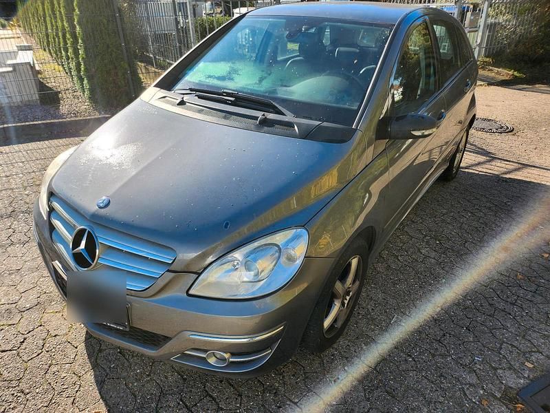 Grau Gebraucht 2008 Mercedes B200 Van / Kleinbus | 2.900 € (Fairer Preis) - Bild 1/4