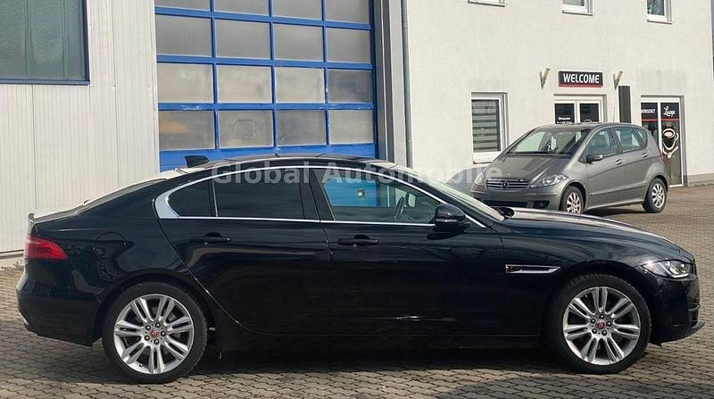 Gebraucht Jaguar XE Prestige 179 PS (131 kW) 2017 Schwarz Limousine