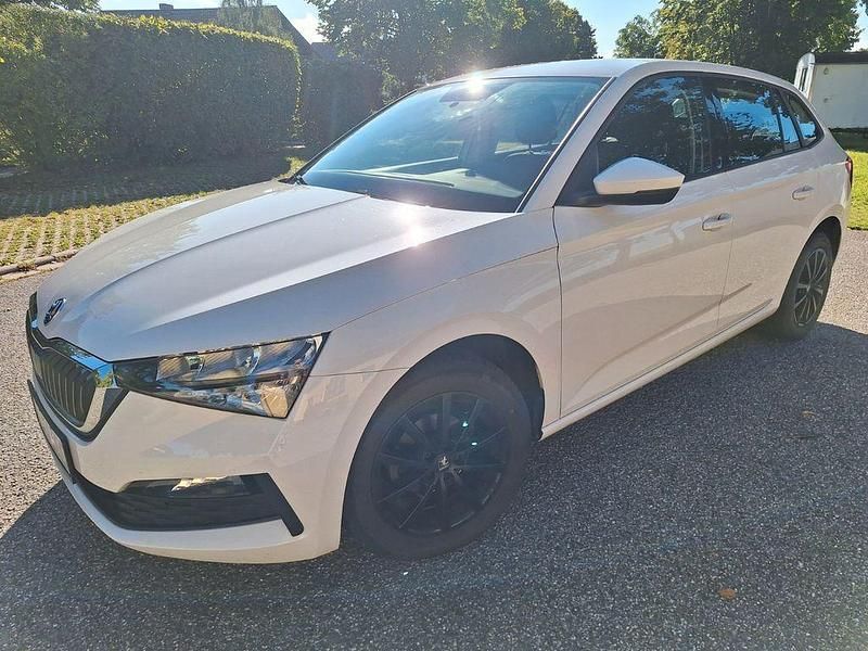 Weiß Gebraucht 2020 Skoda Scala Style Kleinwagen | 14.100 € (Fairer Preis) - Bild 1/4