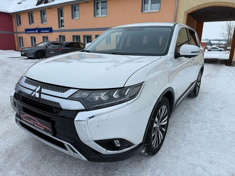 Weiß Gebraucht 2020 Mitsubishi Outlander Active SUV | 20.950 € (Fairer Preis) - Bild 1/4