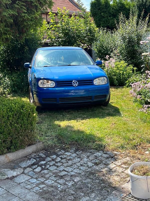 Blau Gebraucht 1999 VW Golf IV Kleinwagen | 450 € (Superpreis) - Bild 1/4