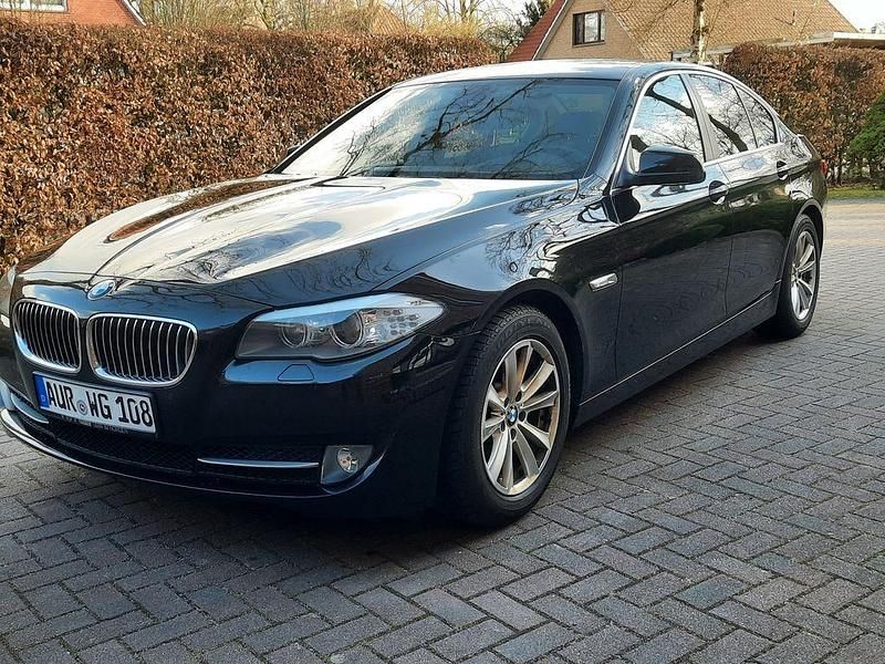 Gebraucht BMW 520 Sport Line 184 PS (135 kW) 2012 Schwarz Limousine