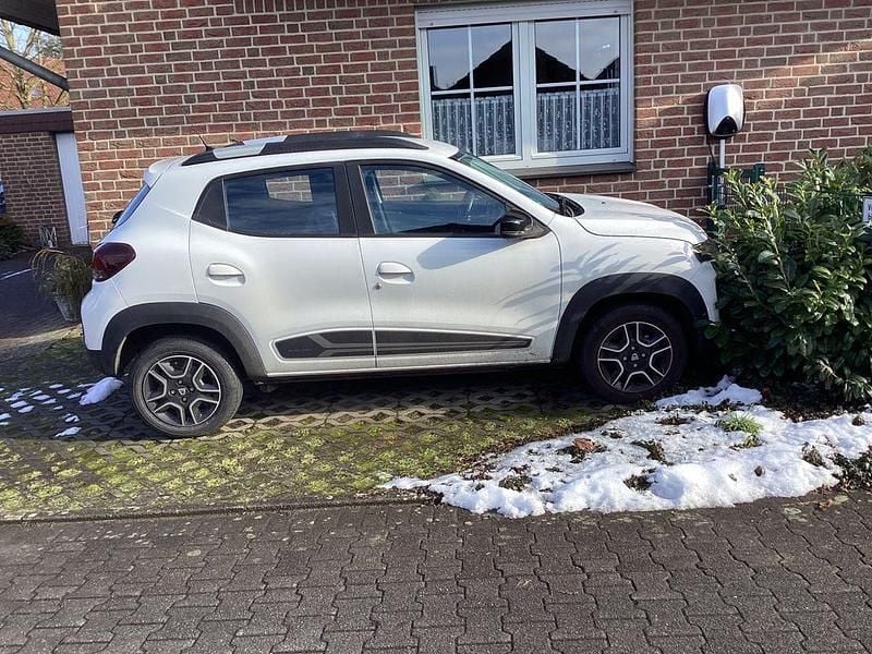 Weiß Gebraucht 2022 Dacia Spring Essentiel Kleinwagen | 8.540 € (Superpreis) - Bild 1/3