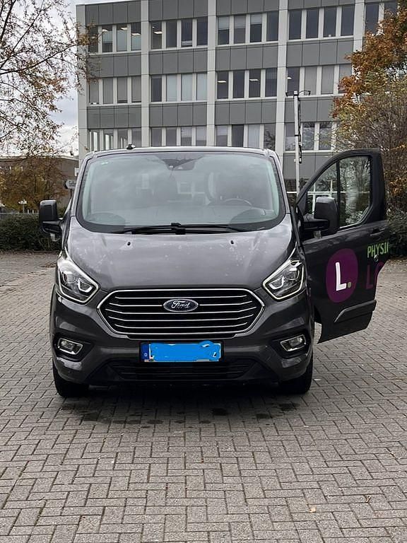 Grau Gebraucht 2020 Ford Tourneo Van / Kleinbus | 29.000 € (Guter Preis) - Bild 1/4