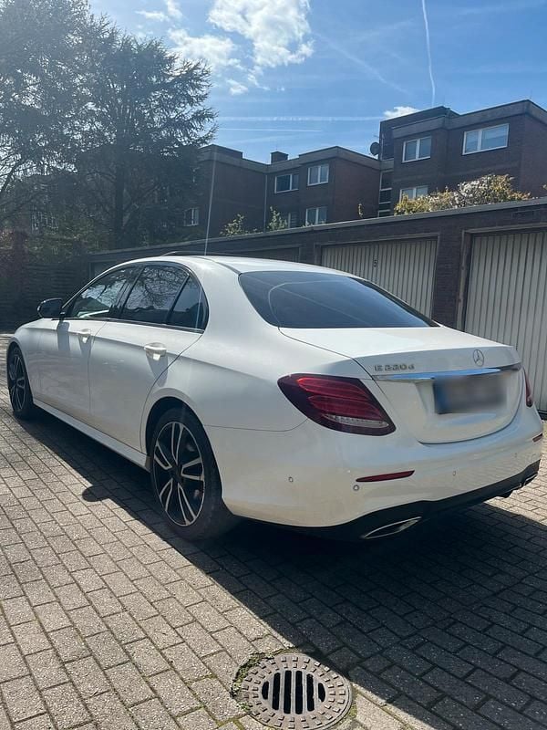 Second-hand Mercedes E220 AMG 194 CP (142 kW) 2017 Alb Berlinǎ
