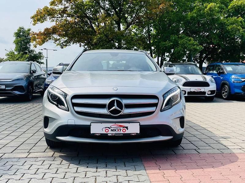 Silber Gebraucht 2015 Mercedes GLA200 SUV | 17.990 € (Fairer Preis) - Bild 1/4