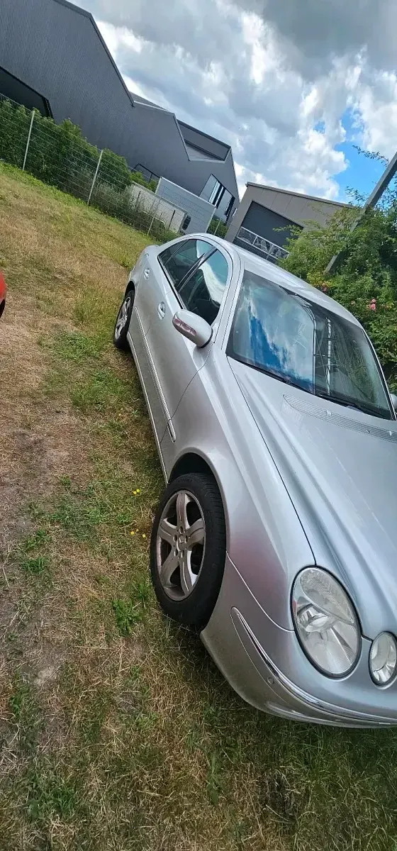 Gebraucht Mercedes E220 150 PS (110 kW) 2002 Grau Limousine