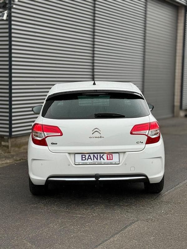 Gebraucht Citroën C4 SELECTION 114 PS (83 kW) 2014 Weiß Limousine