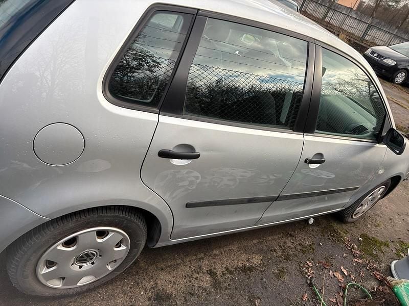 Second-hand VW Polo 54 CP (39 kW) 2004 Argintiu Hatchback