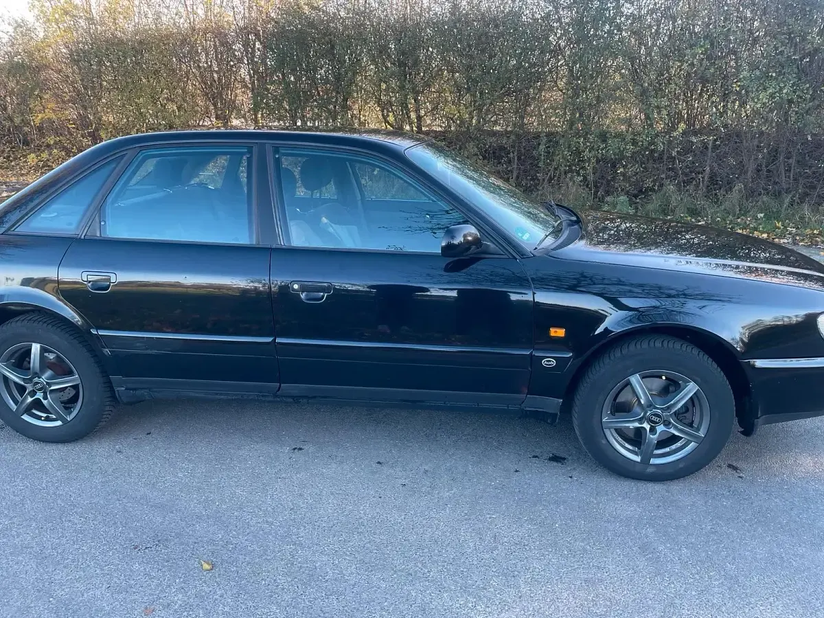 Gebraucht Audi A6 125 PS (91 kW) 1996 Schwarz Limousine