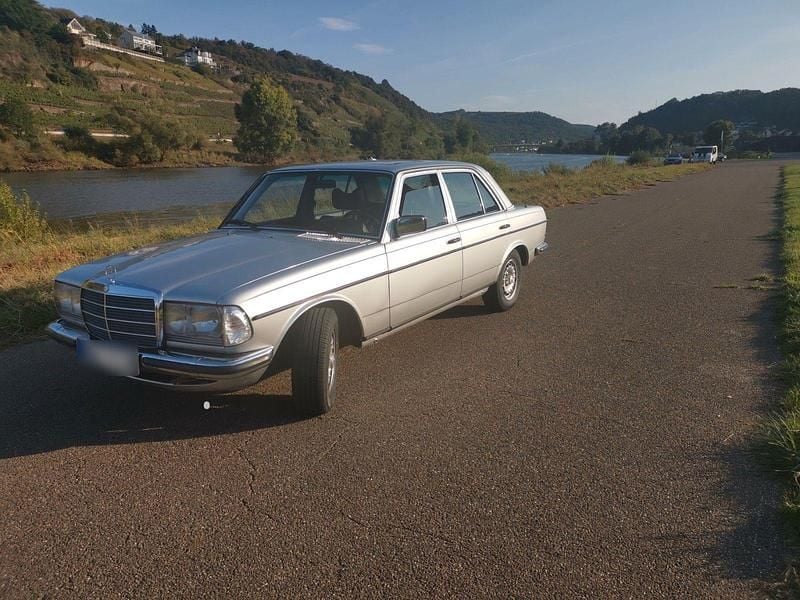 Brugt Mercedes E280 177 HK (130 kW) 1978 Sølv Sedan