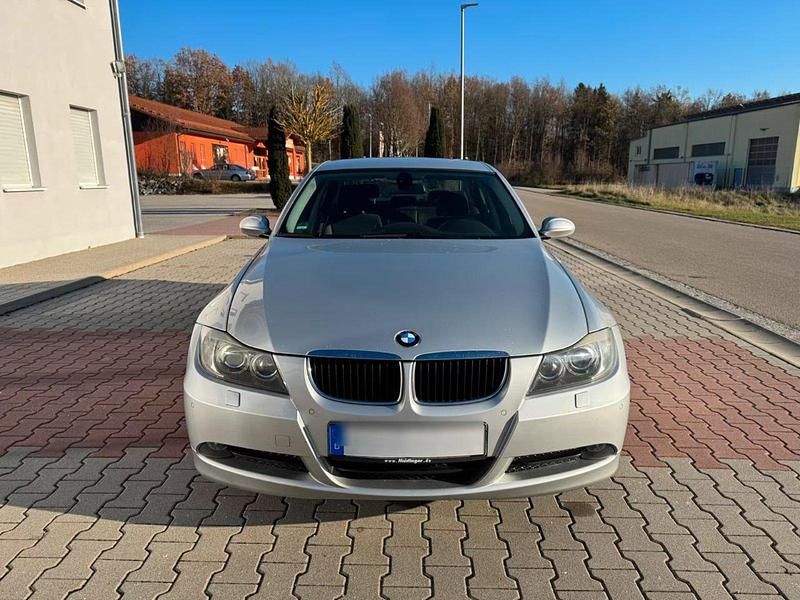 Gebraucht BMW 320 177 PS (130 kW) 2008 Grau Limousine