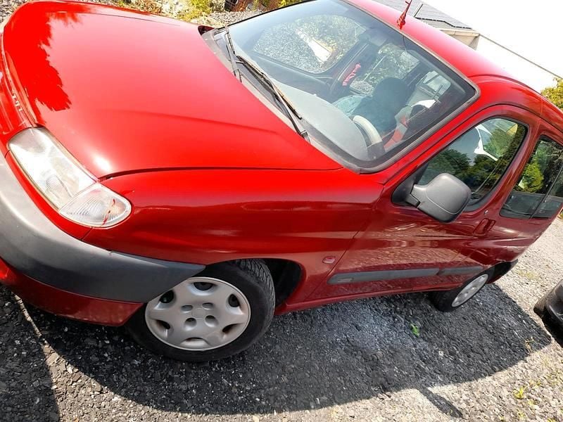 Rot Gebraucht 2001 Citroën Berlingo Van / Kleinbus | 750 € (Guter Preis) - Bild 1/4