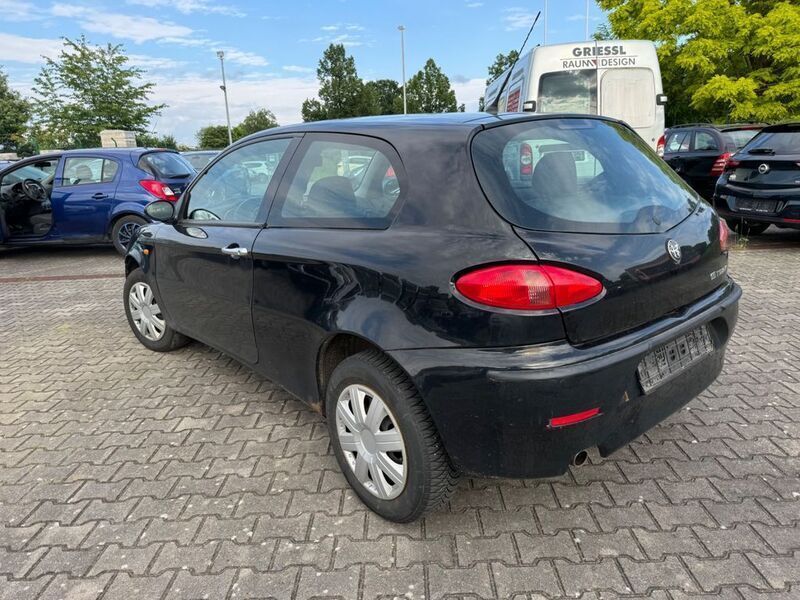 Gebraucht Alfa Romeo 147 105 PS (77 kW) 2004 Schwarz Kleinwagen