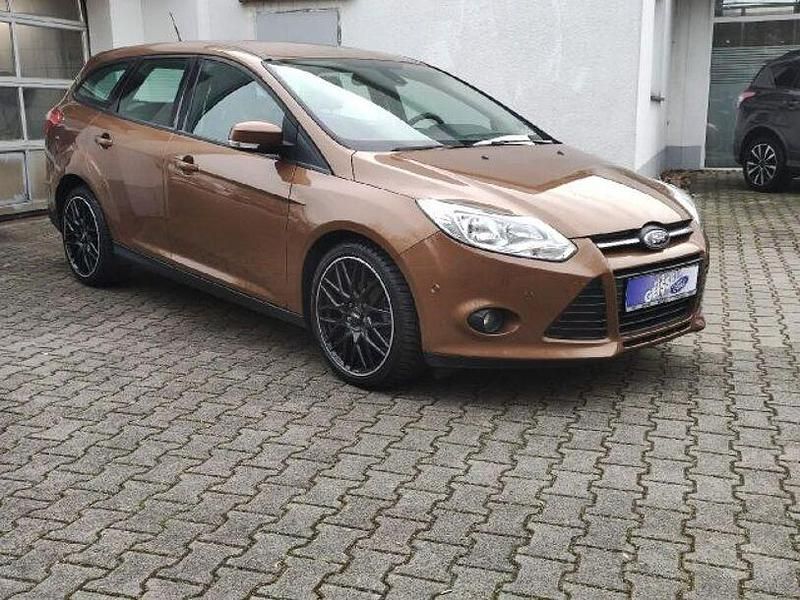 Gebraucht Ford Focus SYNC Edition 125 PS (91 kW) 2014 Braun Kombi
