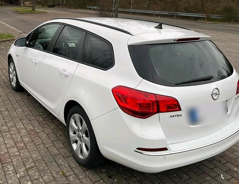 Gebraucht Opel Astra 140 PS (102 kW) 2015 Weiß Kombi