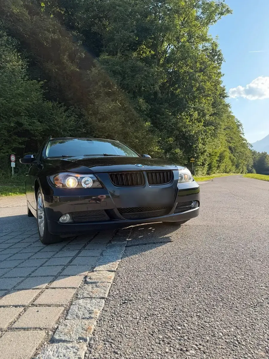 Gebraucht BMW 318 129 PS (94 kW) 2007 Schwarz Kombi