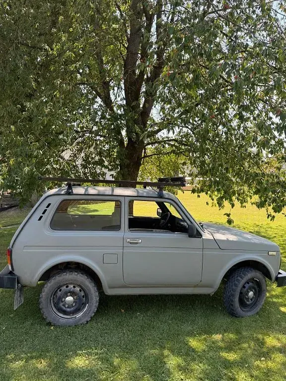 Gebraucht Lada niva 83 PS (61 kW) 2013 Grau SUV