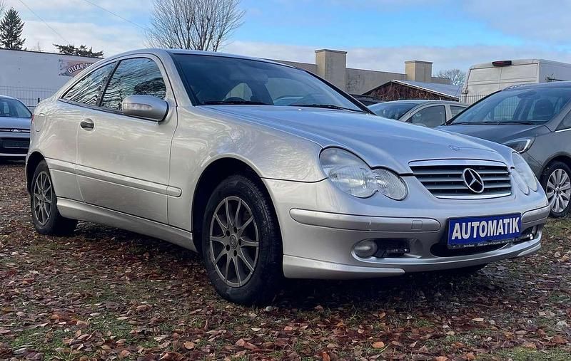 Brillantsilber metalliclack Gebraucht 2002 Mercedes C180 Coupé | 1.600 € (Fairer Preis) - Bild 1/4