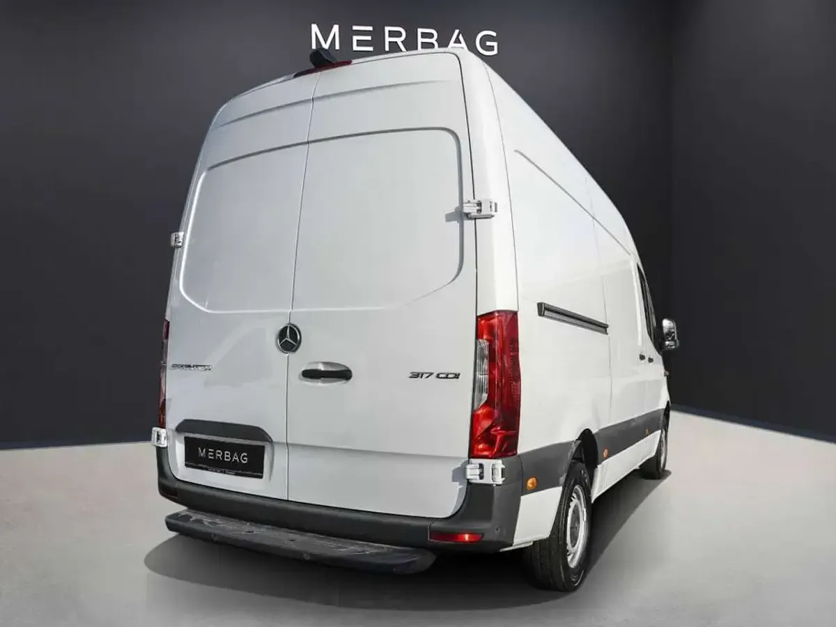 Używany Mercedes Sprinter 170 KM (125 kW) 2023 Biały Van