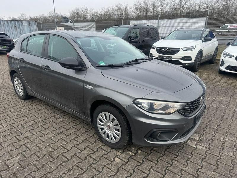 Gebraucht Fiat Tipo 95 PS (69 kW) 2017 Grau Limousine