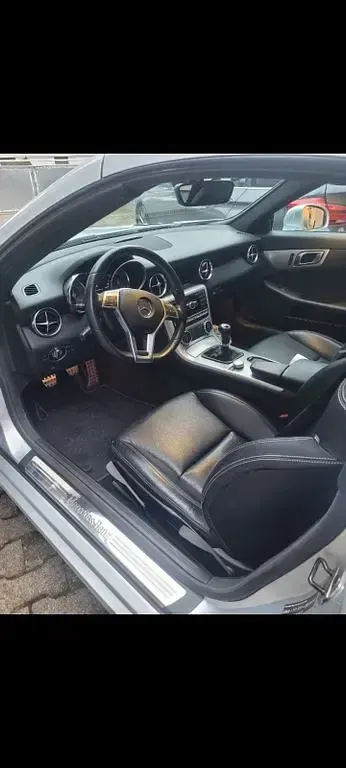 Second-hand Mercedes SLK200 184 CP (135 kW) 2012 Argintiu Cabrio