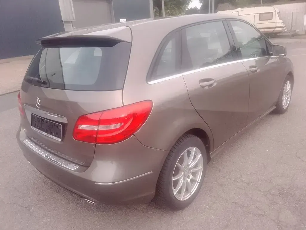 Gebraucht Mercedes B220 231 PS (169 kW) 2013 Braun Kleinwagen