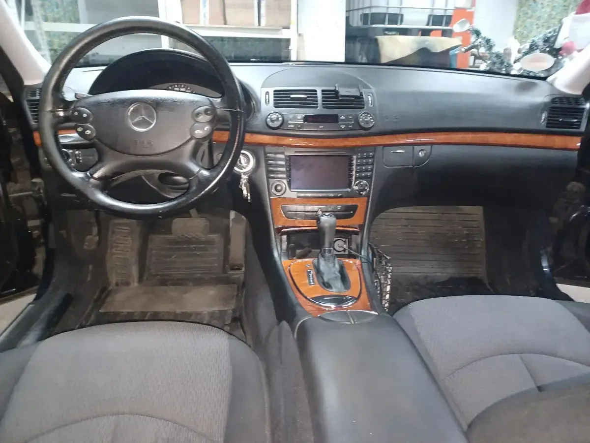Gebraucht Mercedes E320 224 PS (164 kW) 2007 Blau Limousine