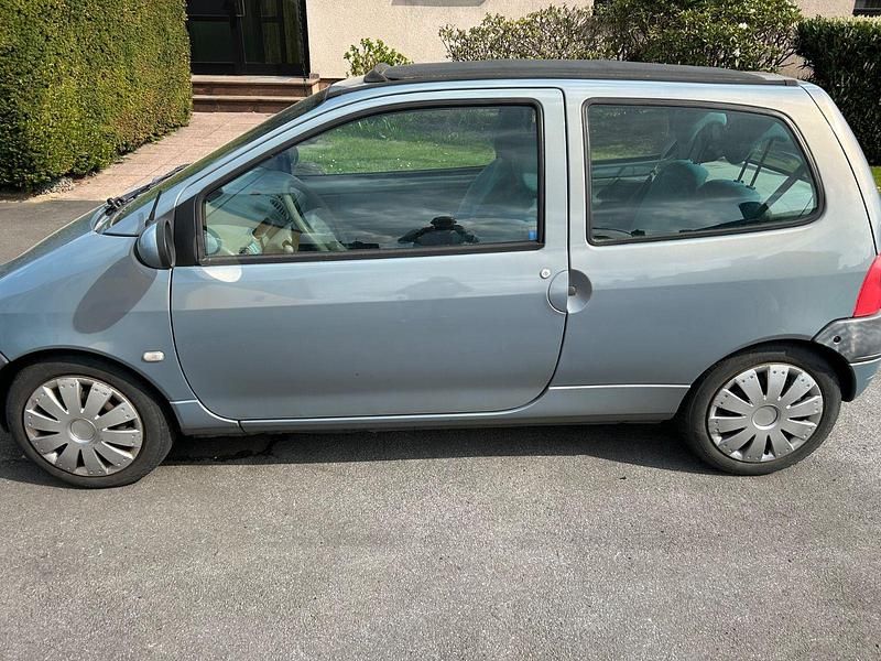 Second-hand Renault Twingo 75 CP (55 kW) 2004 Albastru Hatchback