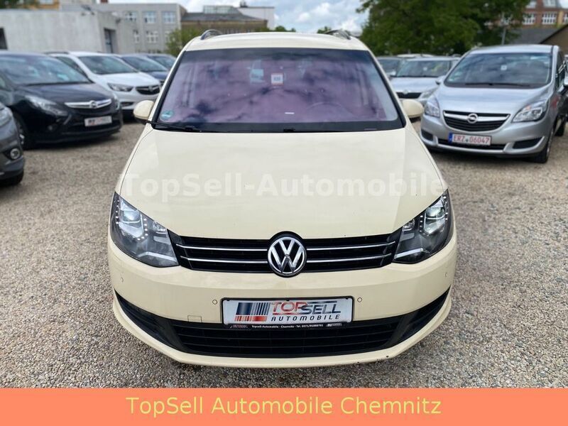 Beige Gebraucht 2012 VW Sharan Trendline Van / Kleinbus | 4.999 € - Bild 1/4