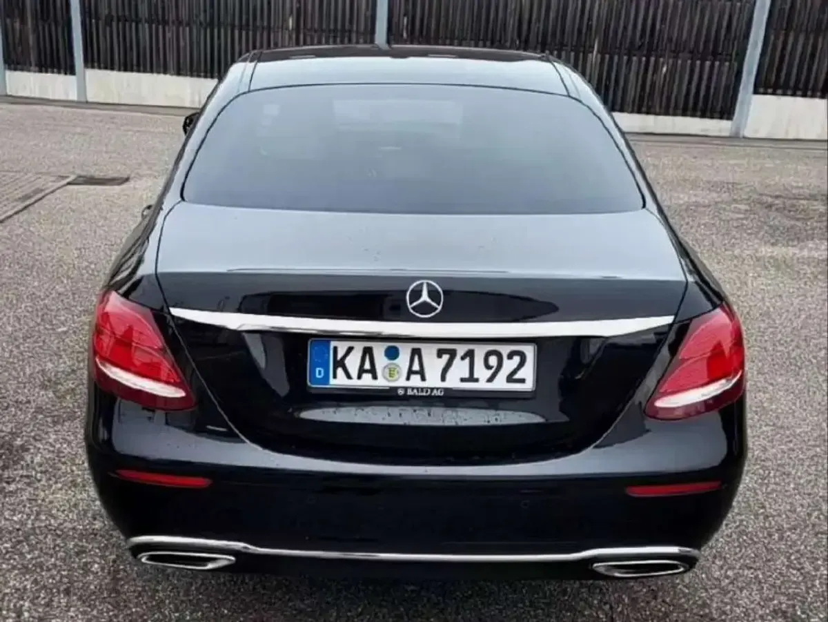 Gebraucht Mercedes E200 Exclusive 184 PS (135 kW) 2017 Schwarz Limousine